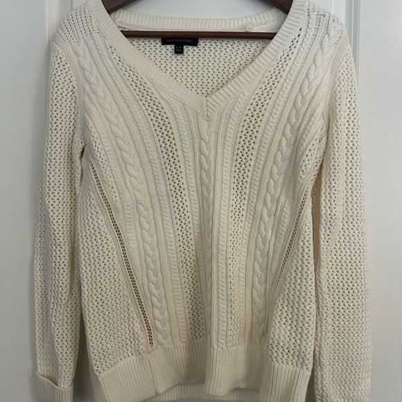 Banana Republic Women's Cream V-Neck Sweater - Picture 1 of 2